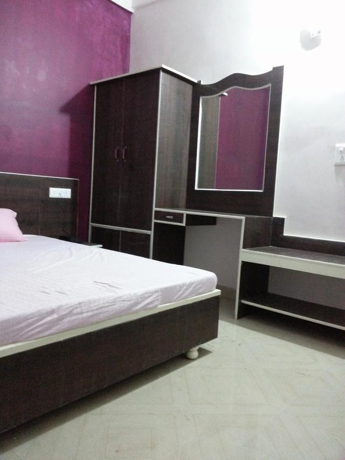 Forbesganj Hotel Sanchita Palace מראה חיצוני תמונה