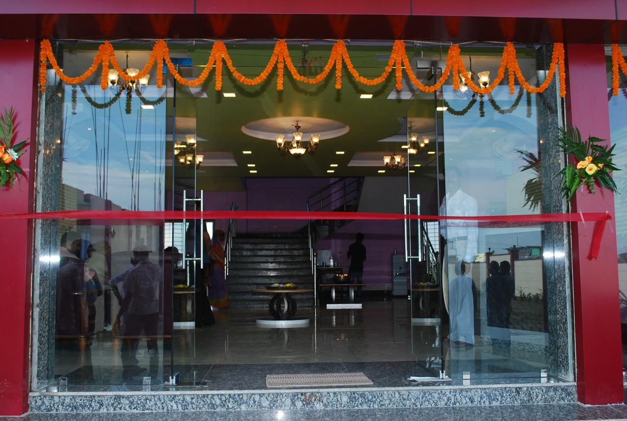 Forbesganj Hotel Sanchita Palace מראה חיצוני תמונה
