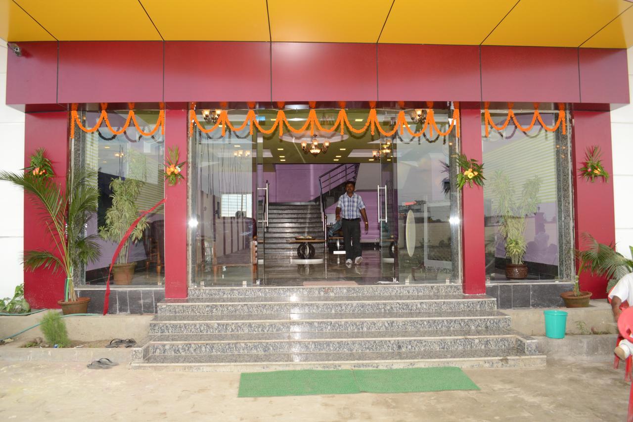 Forbesganj Hotel Sanchita Palace מראה חיצוני תמונה
